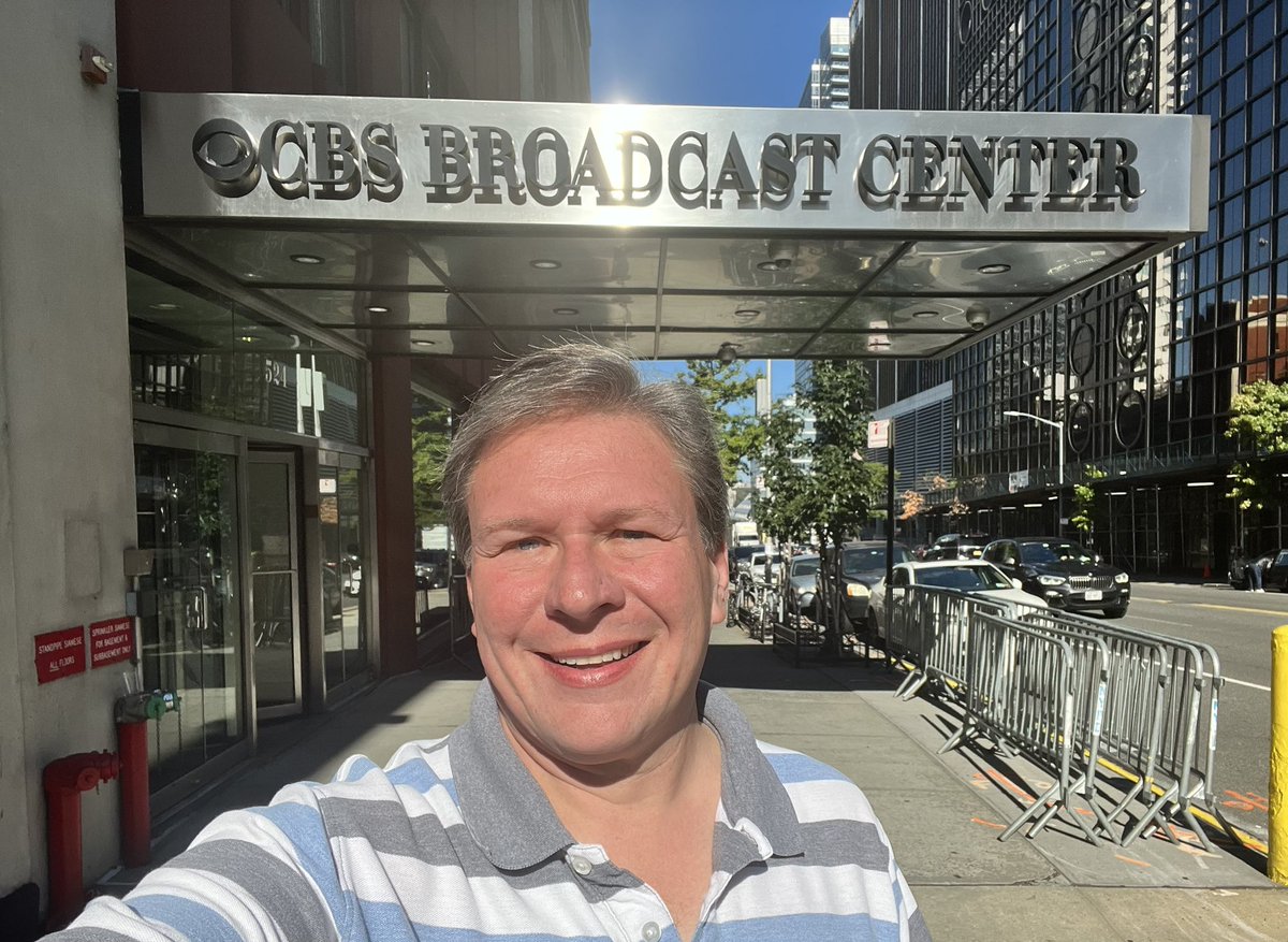 ChopperDanRice's tweet photo. I work with so many talented people but I hardly ever (like almost never) get a chance to put faces to voices.  I definitely enjoyed my morning plus the TV nerd in me enjoyed exploring the CBS Broadcast Center!  @CBSNewYork #chopper2 https://t.co/dkVFM0XP14