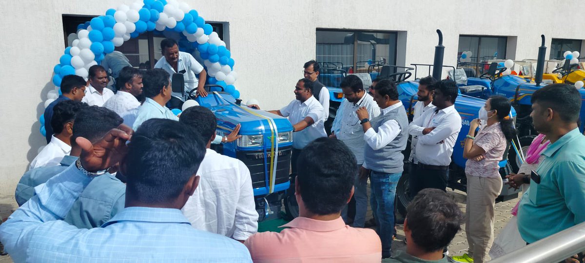 Ravi15168's tweet photo. It was a wonderful interaction with Karnataka dealers during the launch of arecanut special TS 531 and the high torque hindustan 60.These models will be game changers in the SON months. 
#GromaxAgriEquipmentLtd https://t.co/CnOBcHoNoT