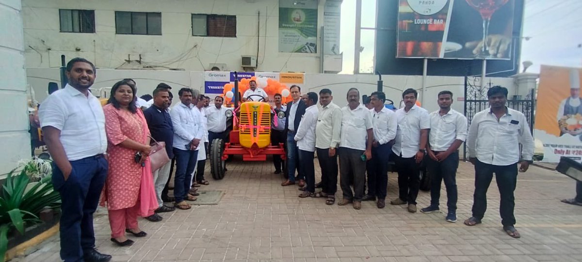 Ravi15168's tweet photo. It was a wonderful interaction with Karnataka dealers during the launch of arecanut special TS 531 and the high torque hindustan 60.These models will be game changers in the SON months. 
#GromaxAgriEquipmentLtd https://t.co/CnOBcHoNoT