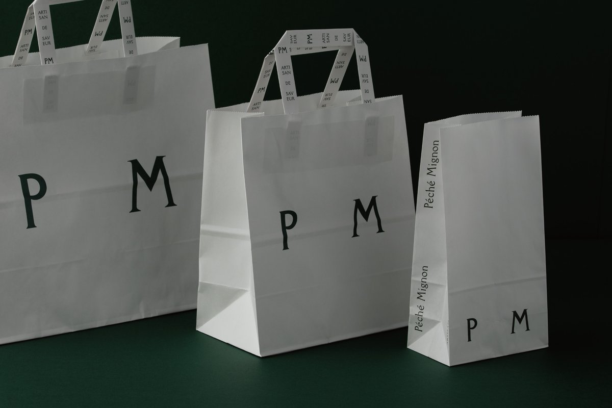 SunAd1964's tweet image. 新丸ビルにオープンした焼菓子専門店「Péché Mignon（ペシェ・ミニヨン）」のブランディングをサン・アドが担当しました。フランス語で「小さな罪」という意味をもつペシェ・ミニヨン。「心を動かす、小さな罪。」をコンセプトに、パッケージや店内の絵画など随所に遊び心ある仕掛けが施されています。