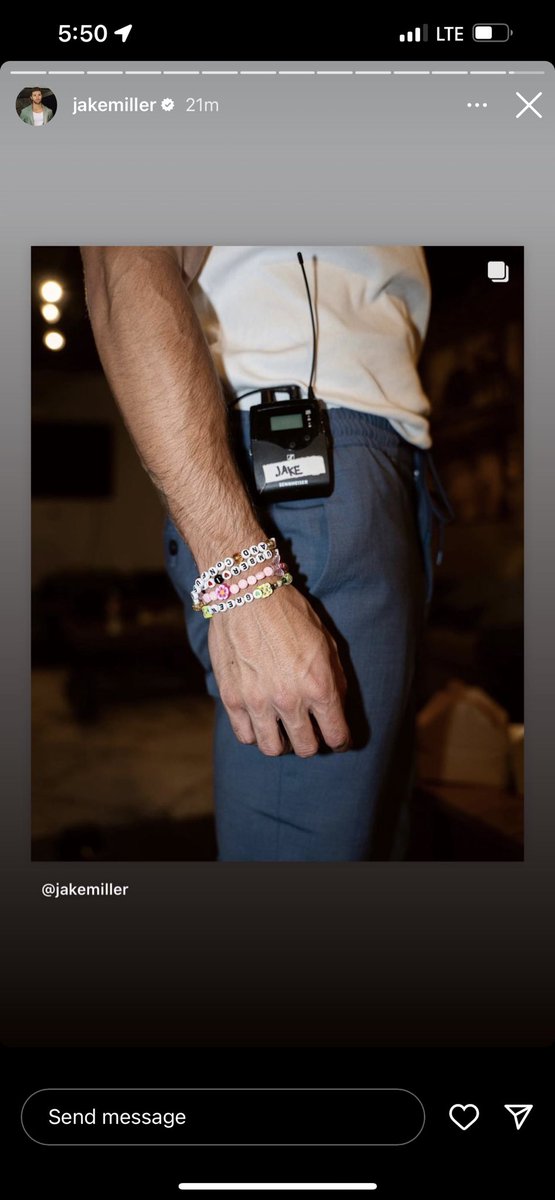 CelineSalgado's tweet photo. I still can’t get over how happy all my bracelets made everyone 🥹🩷 #notetoselftour Seeing them on everyone’s wrists really made it all worth it 🥰 https://t.co/v0An28Qw3X