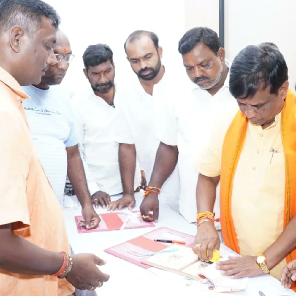 bhaskarreddynzb's tweet photo. నగరం లో నిర్వహిస్తున్న వినాయక మండపాలకు చేయుత అందించిన మన దన్ పాల్ సూరన్న 🙏
#Ganeshotsav2023
#DSN
@Arvindharmapuri @BJP4Telangana @dhanpalsuranna1 https://t.co/m9eB5KMMmr