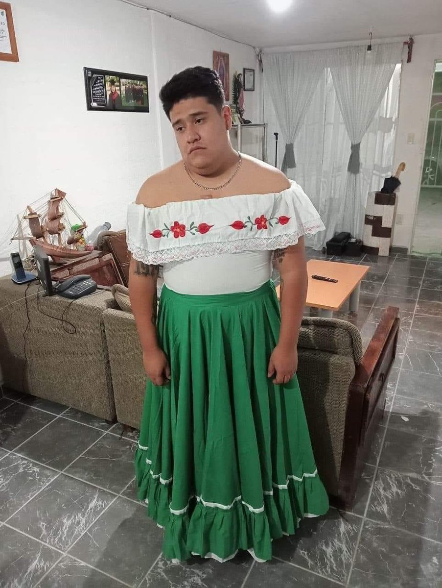 - Wey ya se canceló la noche mexicana 
Yo: