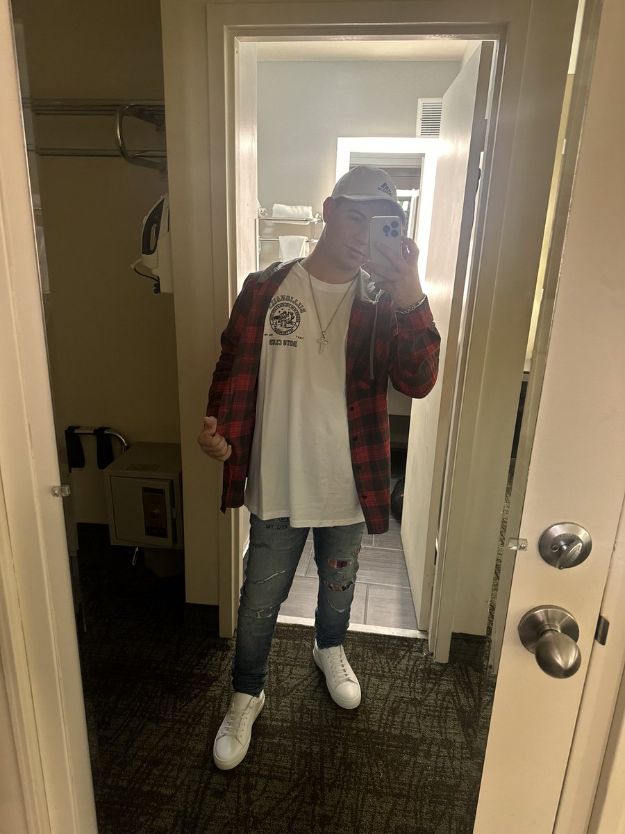 CalenJayM's tweet photo. Love the f*ck out of Chicago so far! Anyone who is here shoot me a DM if you wanna hang. Looking for some parties this weekend!!

#gay #Chicago https://t.co/hT36in8HSw