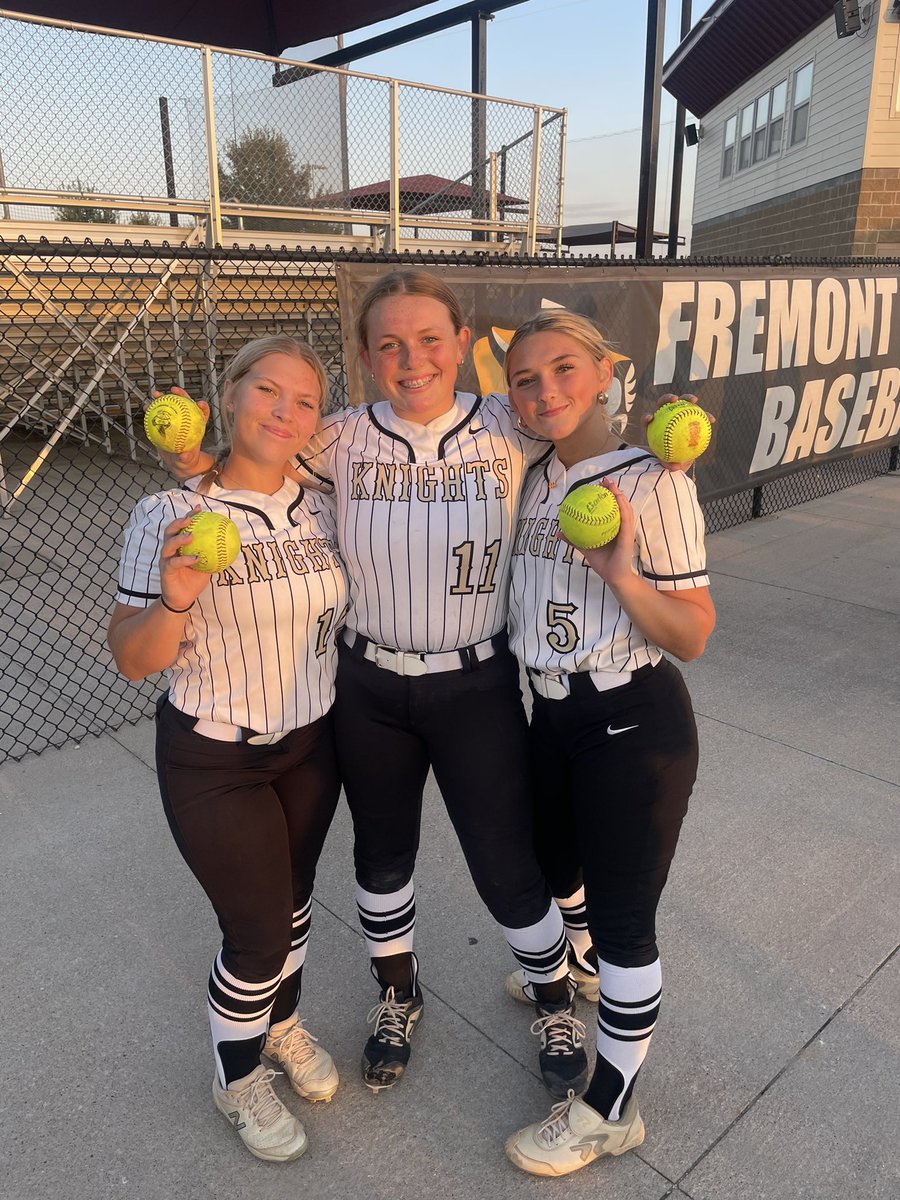 Bats were hot for the knights! Brooklynn Crouch with a grand slam and home run! Raina Waller and Addy Foley followed up with home runs to lead the knights to victory against Fremont! LSE softball splits the double header tonight. Proud of our fight!  Go Knights! 🥎⚔️