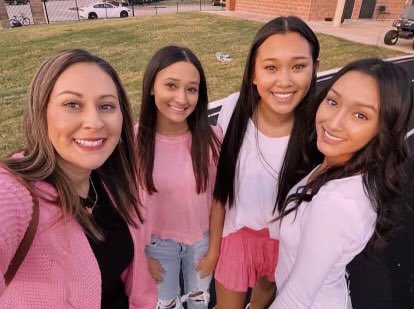 NFVolleyball126's tweet photo. Day 4 of #parentsweek highlighting our Freshman families! We love the strong support we get from each and every one of you! ❤️ @coach_marrero @CoachVTorres44 @ForneyAthletics https://t.co/3BFdaAeTlc