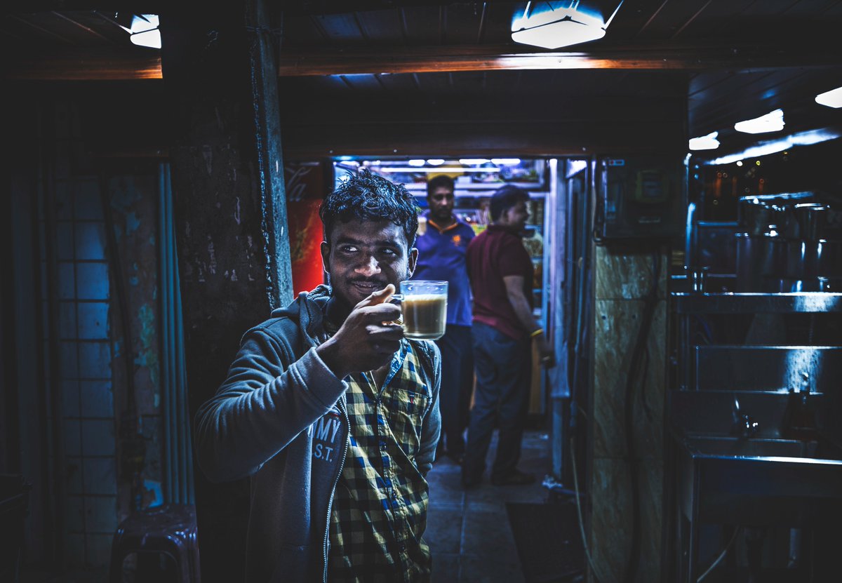 S_MorningLight's tweet photo. NIGHT TEA
Sea St, #Pettah, #Colombo. Sep 2023. More@ https://t.co/Ux5cKRsAML
#nightphotography #streetphotography #AnyTimeIsTeaTime #ceylontea #colombobynight #everydaysrilanka #happy #lifeinthecity #nightinthecity #SriLanka #streetportraiture #streetsofcolombo https://t.co/Nirj2M6cyO