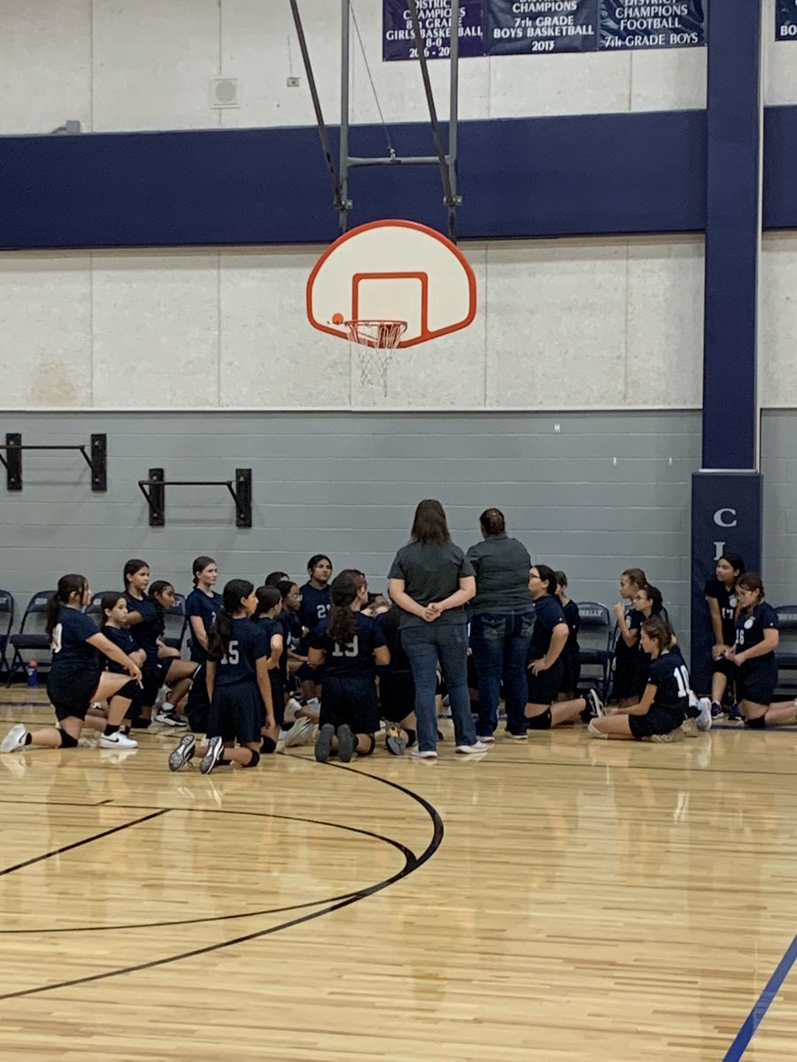 LaurenH0654's tweet photo. @CMSGirlsAthlet1 @CoachFryar
Way to start the season off ladies! 
Great team wins by 7th grade A &amp; B team! 🏐💙🤍🩶 https://t.co/CgVdjiVVWz