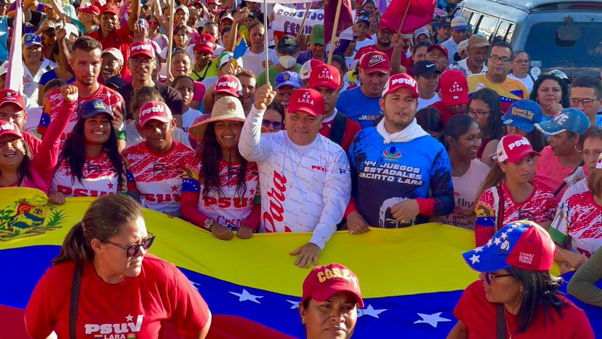 Jesusma26086362's tweet photo. ¡Bastante pueblo hay aquí! ❤️🇻🇪

Movilización en respaldo al presidente Nicolás Maduro en el municipio Crespo, estado Lara 🥳🎉

@NicolasMaduro
@dcabellor
@PartidoPSUV
@psuvlara2023 
#PsuvEnLaCalle
#VenezuelaYChinaIndestructibles
#ChávezJovenPorSiempre https://t.co/xxy7n7QMAb