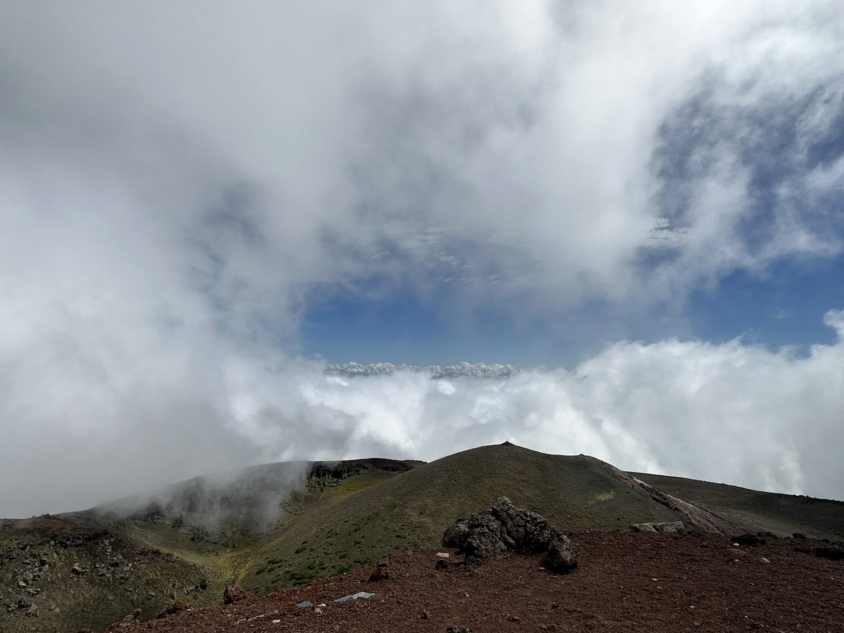 FireX3s623's tweet photo. 登頂！

#岩手山 #百名山 https://t.co/UcuZ5XKHyI