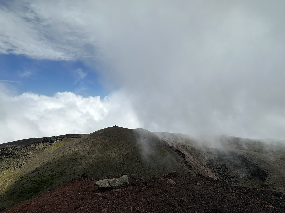 FireX3s623's tweet photo. 登頂！

#岩手山 #百名山 https://t.co/UcuZ5XKHyI