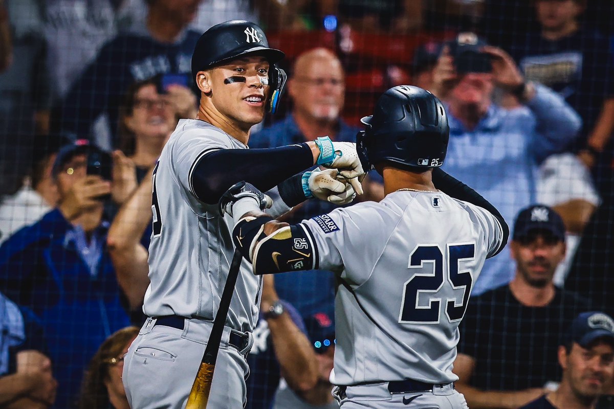 Yankees's tweet photo. Series W ✅

#RepBX https://t.co/3DsyIThFE3