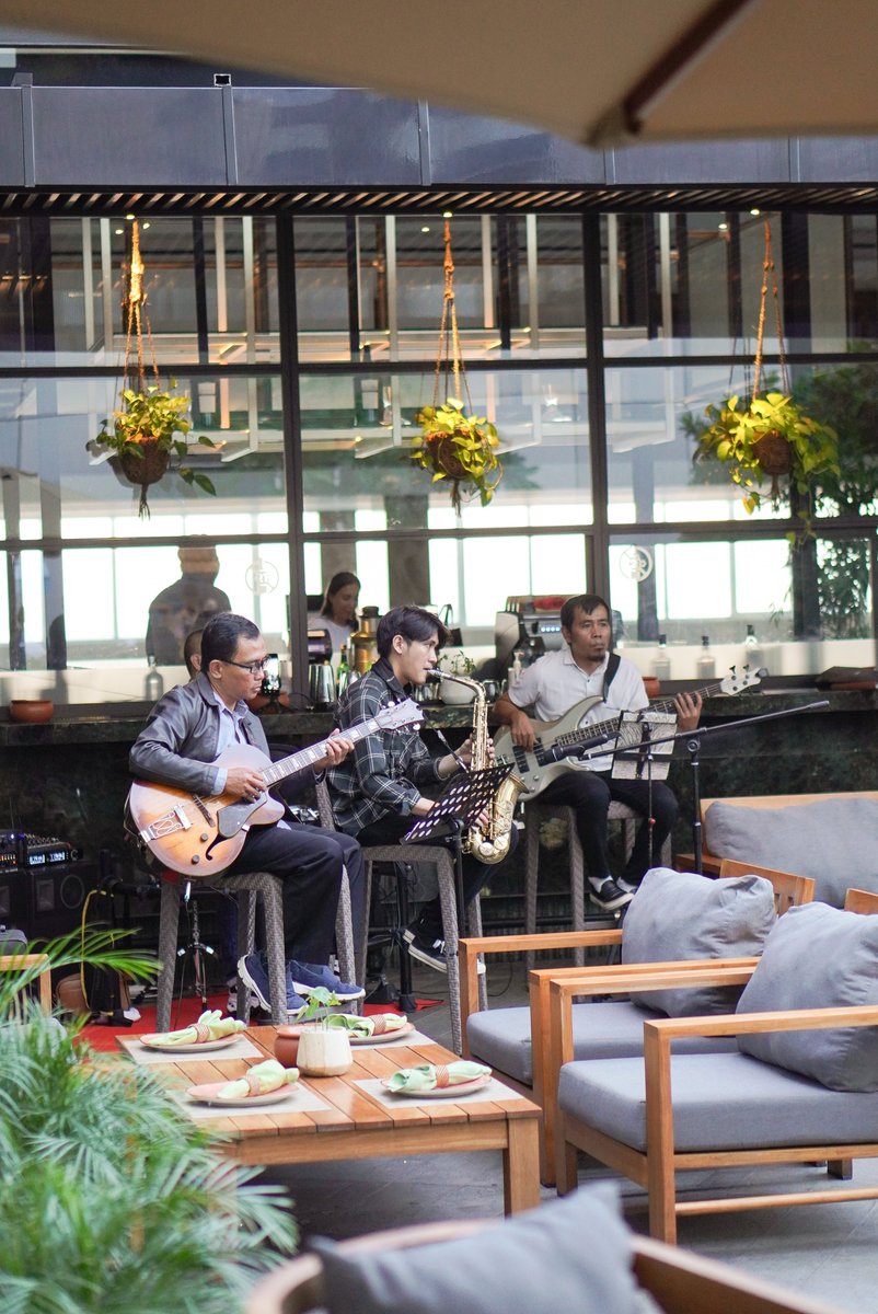 radissonlampung's tweet photo. Every Friday night, we have Brazilian BBQ with live music.
Sizzle into your weekends with memorable menu at Radisson Lampung Kedaton, Gather 'round the grill, it's time for Brazilian BBQ every Friday night only at @amusepoolbar !

#barbeque #brazilian #radissonlampungkedaton https://t.co/U6U6FhksSs