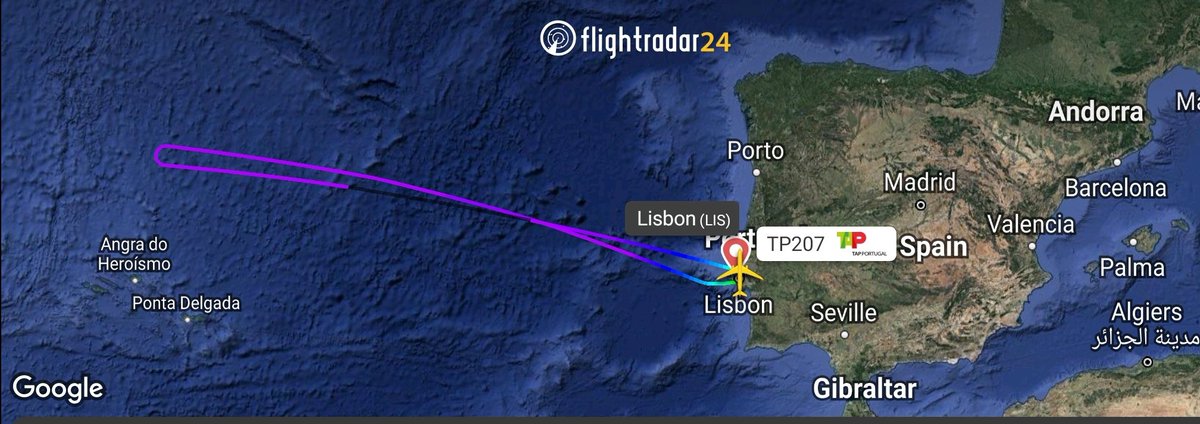 FlightModeblog's tweet photo. On Sept. 12,#TAP Air Portugal #Airbus A330-900neo (CS-TUA) flight #TP207 from #Lisbon to #Newark was enroute north of Ponta Delgada when the captain's windshield cracks.The crew decided to return back at Lisbon.
https://t.co/2sDEJiV92M

📷 via avherald

#Portugal #A330neo #flytap https://t.co/ZmgmtVDzr4