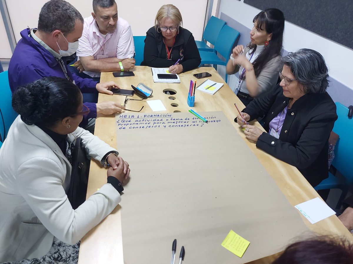 CulturaenBta's tweet photo. Hoy los representantes de pueblos étnicos, grupos etarios y sectores sociales de Bogotá, elegidos popularmente en los Consejos de Cultura periodo 2023-2027 se reunieron en la @cinematecabta en el Primer Consejo Distrital de Cultura Ampliado Poblacional. 👩🏿‍🦱👨🏻👩🏽‍🦰

👇🏼 https://t.co/B8bHbXSjpL