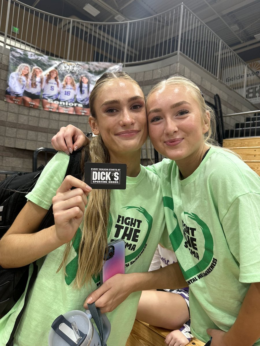 devdixon's tweet photo. We keep handing out Gift cards to our local players of the week
thanks to @Findlay_Subaru ! This is Lauren Larkin of the @DHHSThunderVB team she won a few weeks ago but got her gift card after a region win over Hurricane tonight #Soutahpreps #Reg9VB @TheFanSN https://t.co/41I6qQubZL