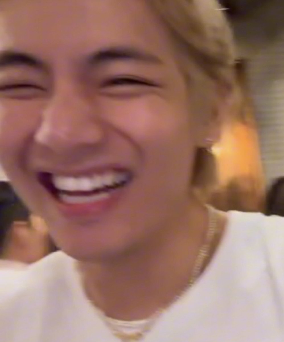 DailylofV's tweet photo. Taehyung’s precious smile at the end 🥺🫶🏻 https://t.co/BoAt5WSLw9