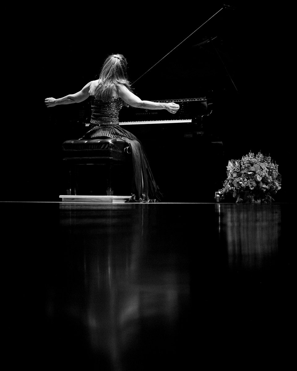 Dariof71's tweet photo. La pianista argentina, Karin Lechner, en el Festival Internacional de Piano en Blanco y Negro. @cenartmx 
.
.
.
@CulturaCiudadMx @dram1234 @alefrausto @FotoReporMx https://t.co/f1xuFNFqjL
