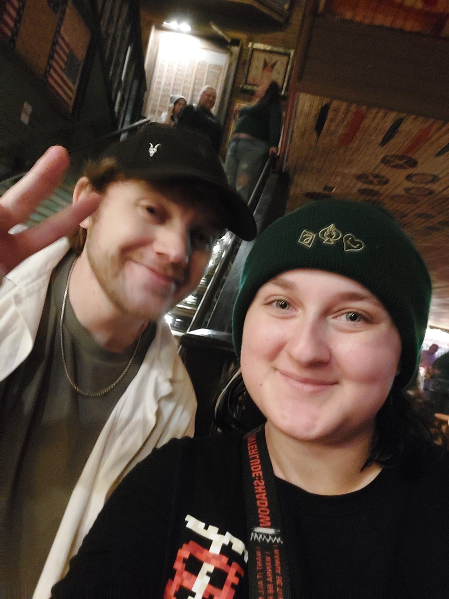 moonchildriku's tweet photo. YOUR FAVORITE STREAMER MET HER FAVORITE STREAMER MY LIFE IS MADE THANK YOU @Punztw AND @catlyncrespo THANK YOU FOR SAYING IM PRETTY TOO I WILL FOREVER REMEMBER THAT 😭😭 I love them and I hope I can see them again 🥲🩷 @Punz0P #punz #catlyn #dream #orlando https://t.co/uK0tAMszla