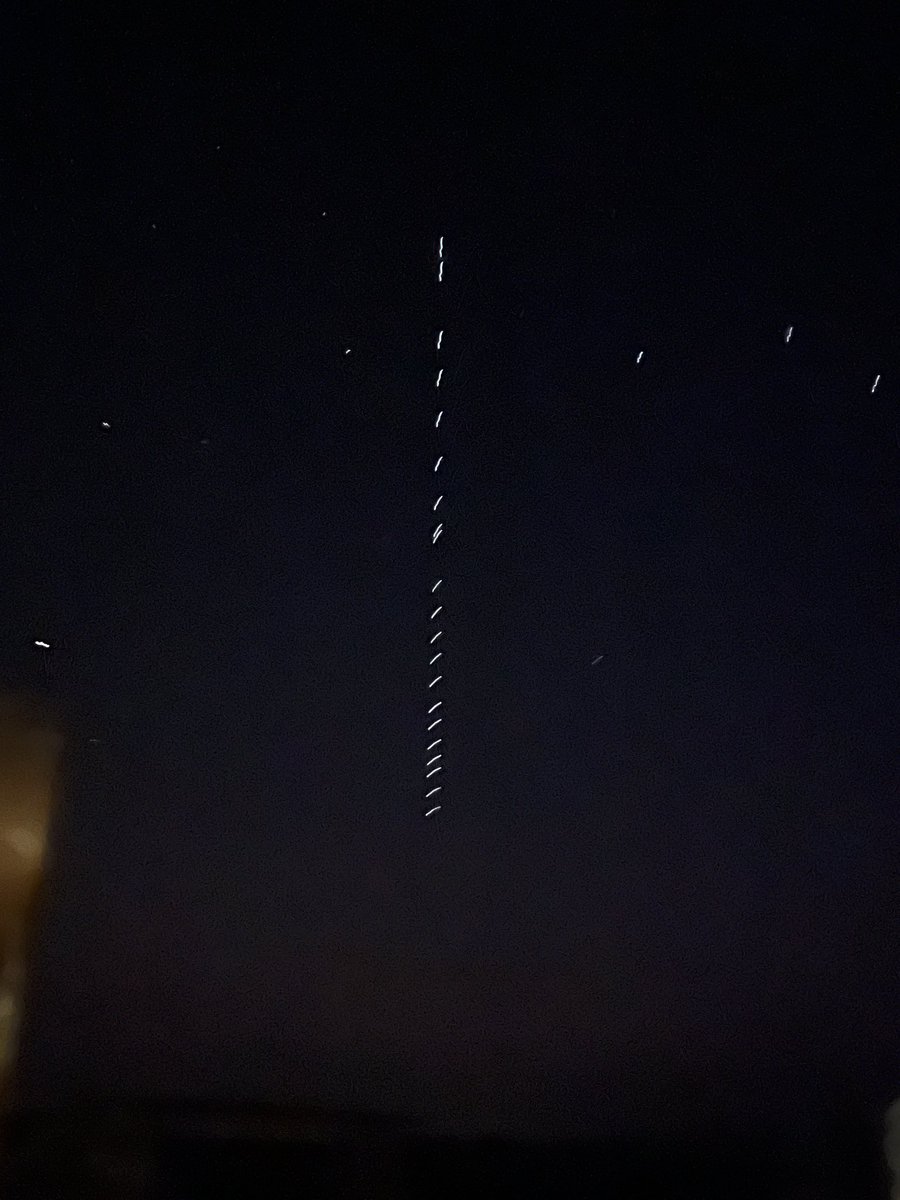Anybody else see these? Passed over quickly at about 9:15pm - southern Manitoba  21 of them- green lights