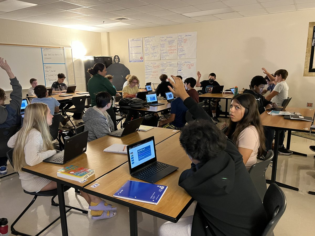 Lauren Smith tweet media