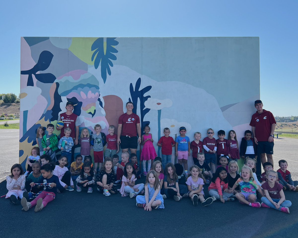 wsucougarbsb's tweet photo. Love giving back to our community and visiting local elementary schools! 

#GoCougs | #Wazzu | #CVE23 https://t.co/w5uy9hUF8W