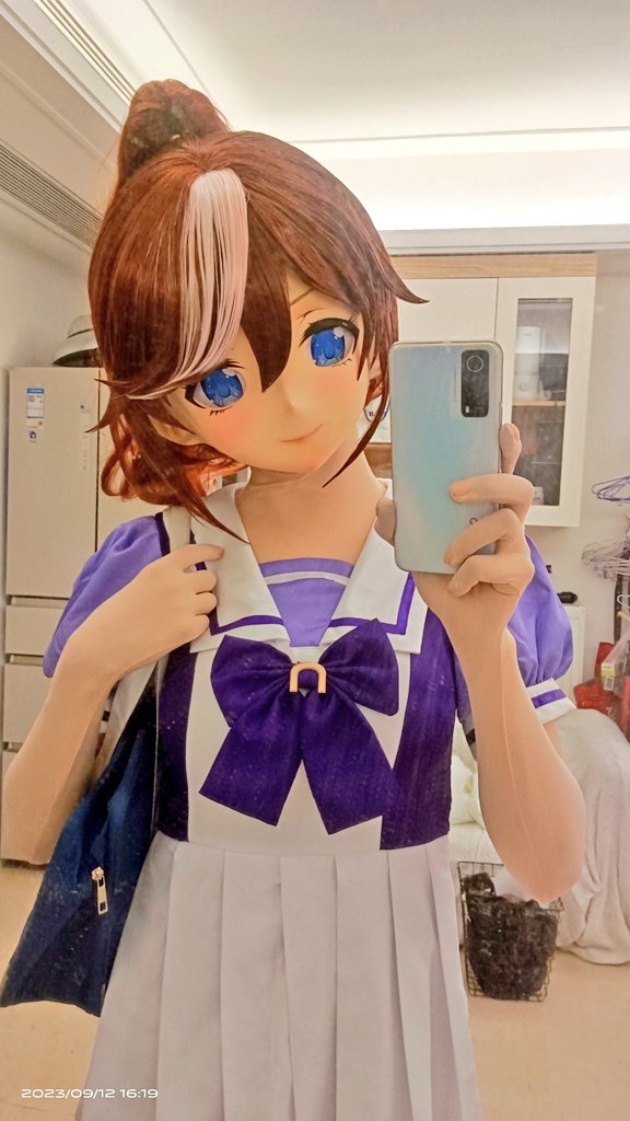 Misaka93222766's tweet image. 之前做过一个投票，帝皇还是铃鹿，帝皇胜了，现在她来了～随便来两张
#kigurumi #赛马娘 #东海帝皇