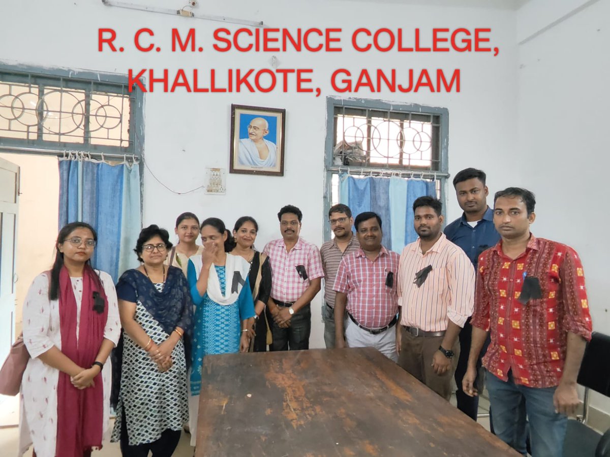 the_osla's tweet photo. ନ୍ୟାୟ ପାଇଁ ଏ ଆନ୍ଦୋଳନ ଆଜି ୧୧ତମ ଦିବସରେ
ରାଜ୍ୟର ସମସ୍ତ SSB ଅଧ୍ୟାପିକା ଅଧ୍ୟାପକ ସତ୍ୟ ଓ ନ୍ୟାୟର ପୂଜାରୀ ମହାତ୍ମା ଗାନ୍ଧୀଙ୍କ ସମ୍ମୁଖରେ ନୀରବ ପ୍ରାର୍ଥନା କରି ସରକାରଙ୍କୁ ନ୍ୟାୟ ଭିକ୍ଷା କରୁଛନ୍ତି
@CMO_Odisha @Naveen_Odisha @DHE_Odisha @aravind_od_ias @AtanuMLA @PradeepJenaIAS @pranabpdas @manasrmangaraj https://t.co/hc9nWBm6wh