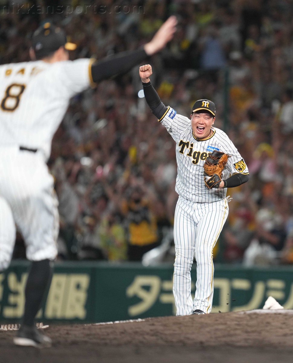 NikkanNaruohama's tweet photo. 【独占手記】阪神大山悠輔が明かす号泣の舞台裏「オレのせいでごめん…」謝罪入団から不動４番Ｖ https://t.co/uyPl6PJhBr https://t.co/UjDYnHjb68