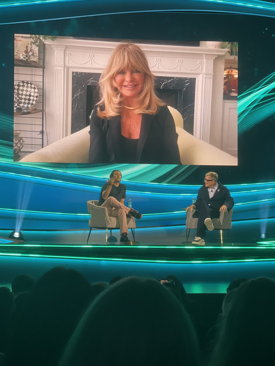 MufsinM's tweet image. Great conversations at the @TriNet People Force conference. Loved the touching subject on mental health discussed with @goldiehawn and @theoliverhudson. Also enjoyed @VancityReynolds speaking on his many business ventures. #trinet #goldiehawn #ryanreynolds