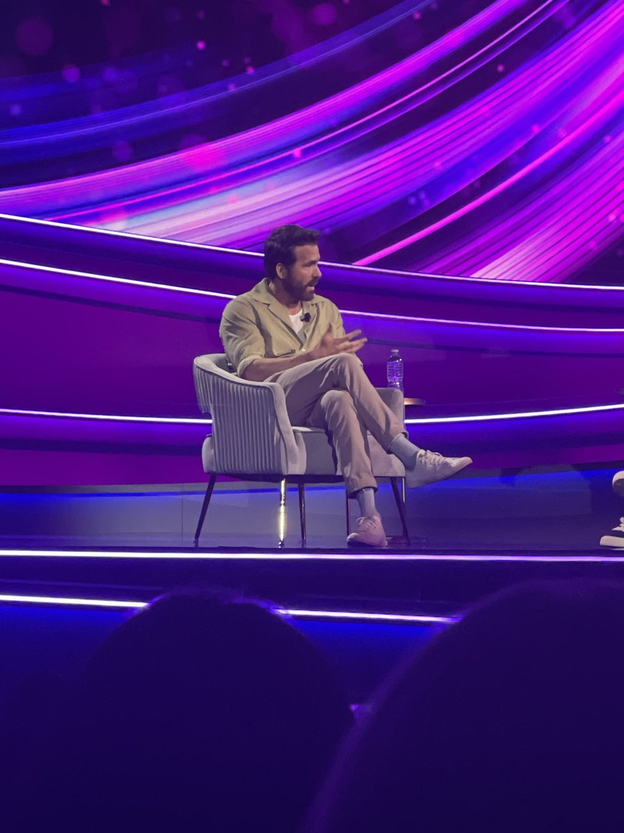 MufsinM's tweet image. Great conversations at the @TriNet People Force conference. Loved the touching subject on mental health discussed with @goldiehawn and @theoliverhudson. Also enjoyed @VancityReynolds speaking on his many business ventures. #trinet #goldiehawn #ryanreynolds