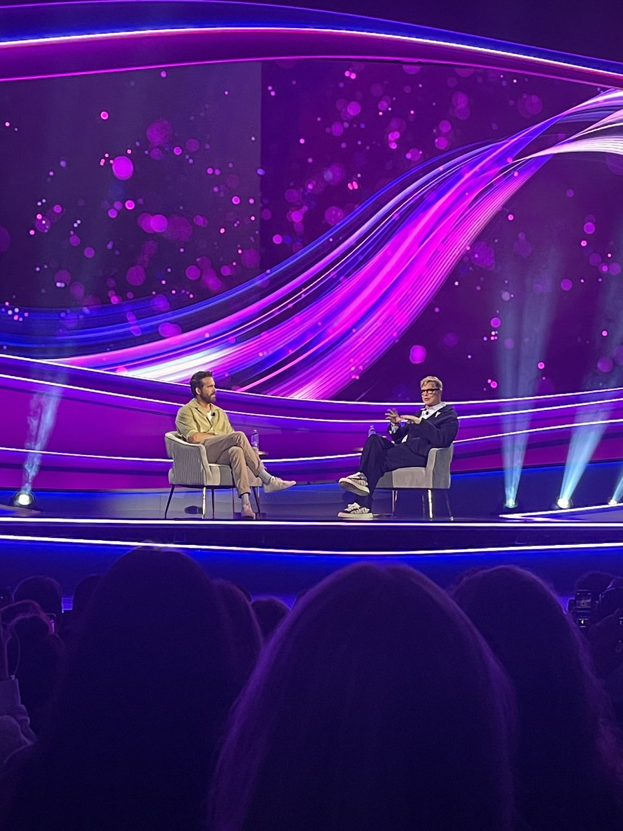 MufsinM's tweet image. Great conversations at the @TriNet People Force conference. Loved the touching subject on mental health discussed with @goldiehawn and @theoliverhudson. Also enjoyed @VancityReynolds speaking on his many business ventures. #trinet #goldiehawn #ryanreynolds