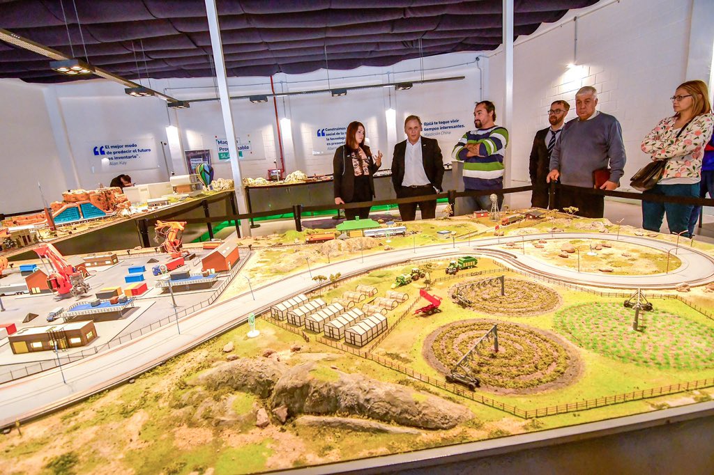 defensorsanluis's tweet photo. El defensor del pueblo @enriqueponcesl recorrió las instalaciones del Centro Tecnológico de San Luis y de la Universidad de La Punta.

Ver nota:
https://t.co/Qo614zN0sC https://t.co/HHove8ursb