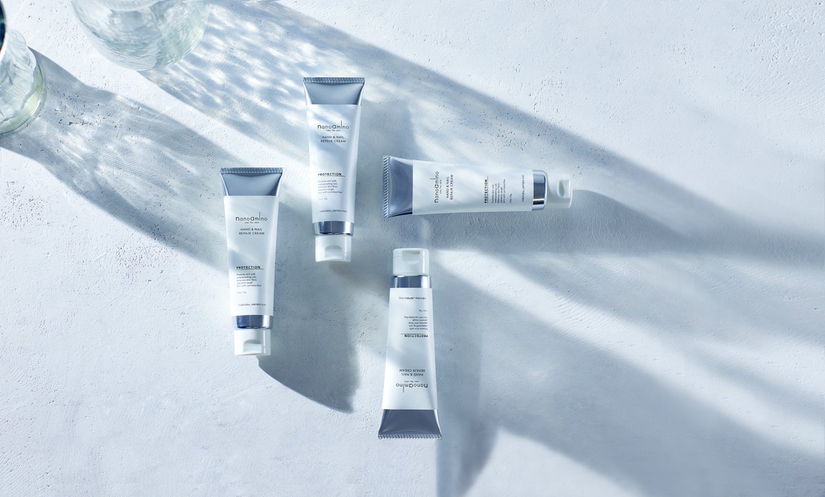 手肌を乾燥から守るだけではなく、肌を育むという発想から生まれた「ナノアミノ ハンド＆ネイル リペア クリーム プロテクション」
手肌にうるおいヴェールを纏わせて、肌を整えながら健やかな肌を育む」新発想のハンドクリーム✨
 #ナノアミノ #nanoamino #ハンド #美容室