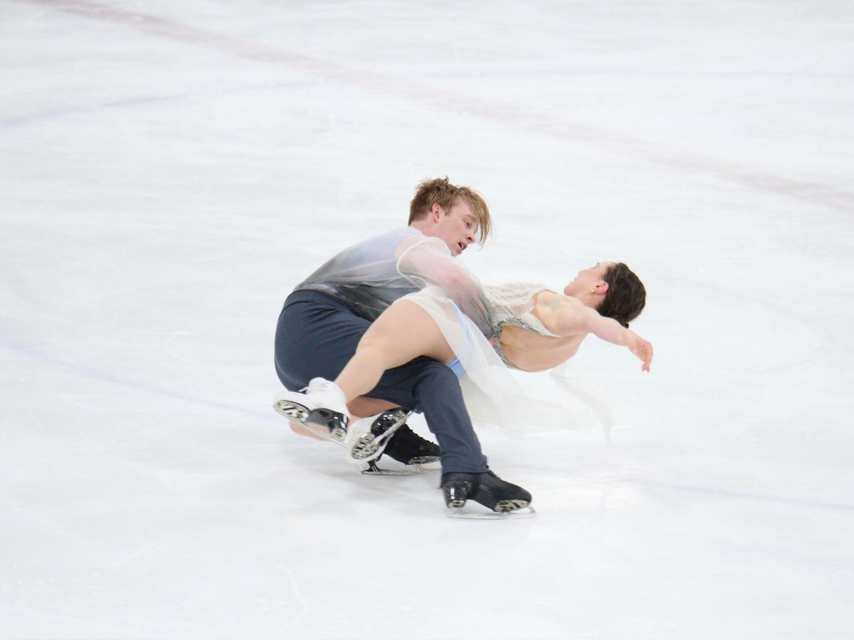 gentle_blooms's tweet photo. you never know who's going to amaze you in ice dance practice! 🤍 #AlyssaRobinson #JacobPortz #ACI23 https://t.co/Ebm4mQ2sCs