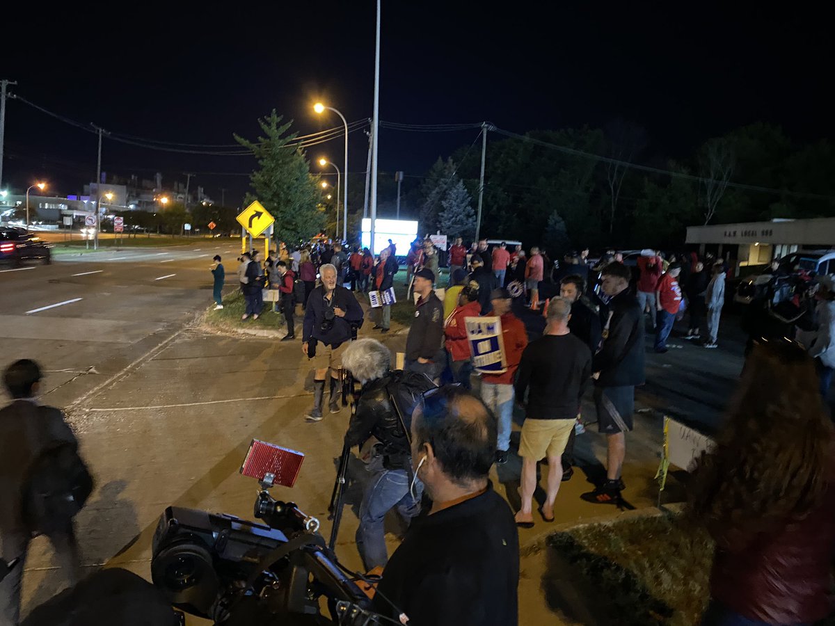 MikeWayland's tweet photo. First shots from outside of Michigan Assembly Plant, https://t.co/ij3YFGbRku https://t.co/Rt3CkJZKcg