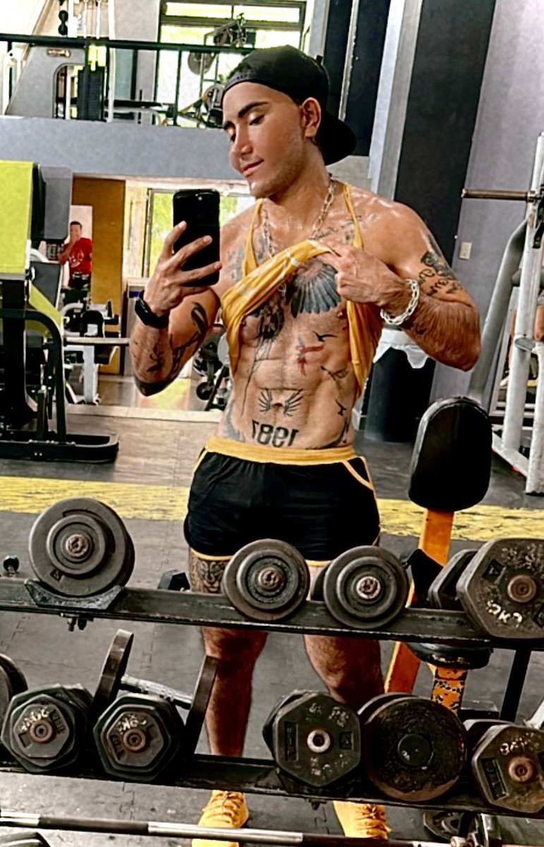pugashow's tweet photo. SeguimoS https://t.co/DDIkHgButs