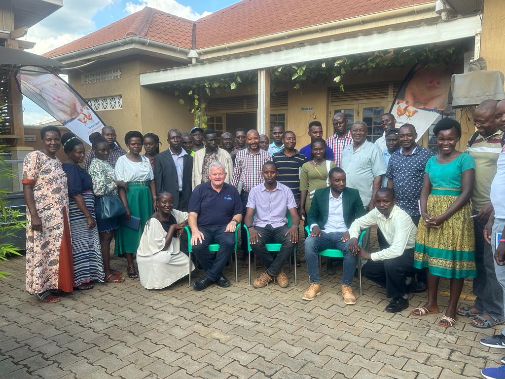 EcrosFarm's tweet photo. Trained 50 commercial poultry farmers in Hoima. We all agree that more than 70% of investment goes to feeding, our focus was on how to get the best of feeds. thxs to @hbhotels_ @EcrosFarm @AloysiusMugisa1 @ https://t.co/Ai0GowGxQu