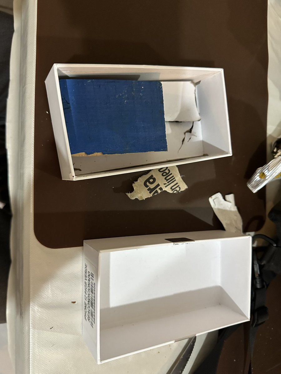 cajasaurio's tweet photo. @WalmartMexico @WalmartMXyCAM  Compré este iPhone en su tienda en línea vendido y enviado por ustedes a una sucursal en SJC y me llega una caja con un trozo de madera y los te Pickup me dicen que no me pueden apoyar. Que procede? https://t.co/fTJoDLi0ap
