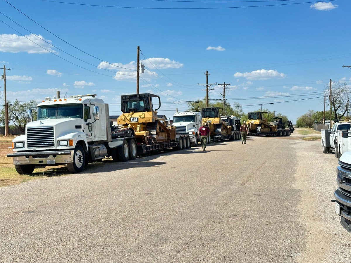 RockyFordFD's tweet photo. For 28 days we were assigned to Texas Initial Attack Task Force out of Merkel, TX and Brownwood, TX.  We assisted with fire suppression efforts, fire support, project work, and strengthening containment lines from air and dozer operations on many fires https://t.co/My0zmIh6el