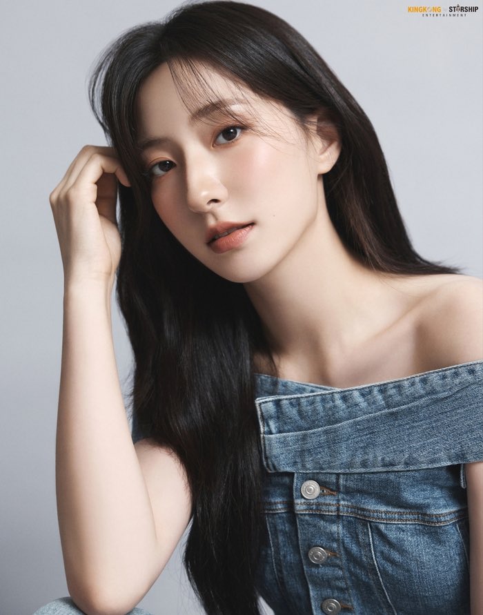 Eunseo’s new actress profile pictures from Kingkong by Starship. She’ll be going by her real name, Son Juyeon, in the acting industry.

(Her university era ending soon &amp; she’s going into acting once again!!)
