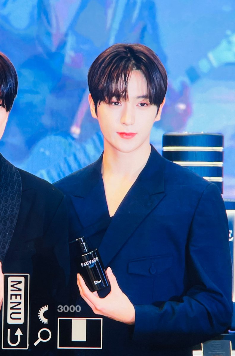 jhsarangham's tweet photo. 230915 디올 소바쥬 팝업
짙은 농도에 정신이 혼미해🖤
#더보이즈 #THEBOYZ #현재 #HYUNJAE #이재현 https://t.co/d0RlJpzRt2