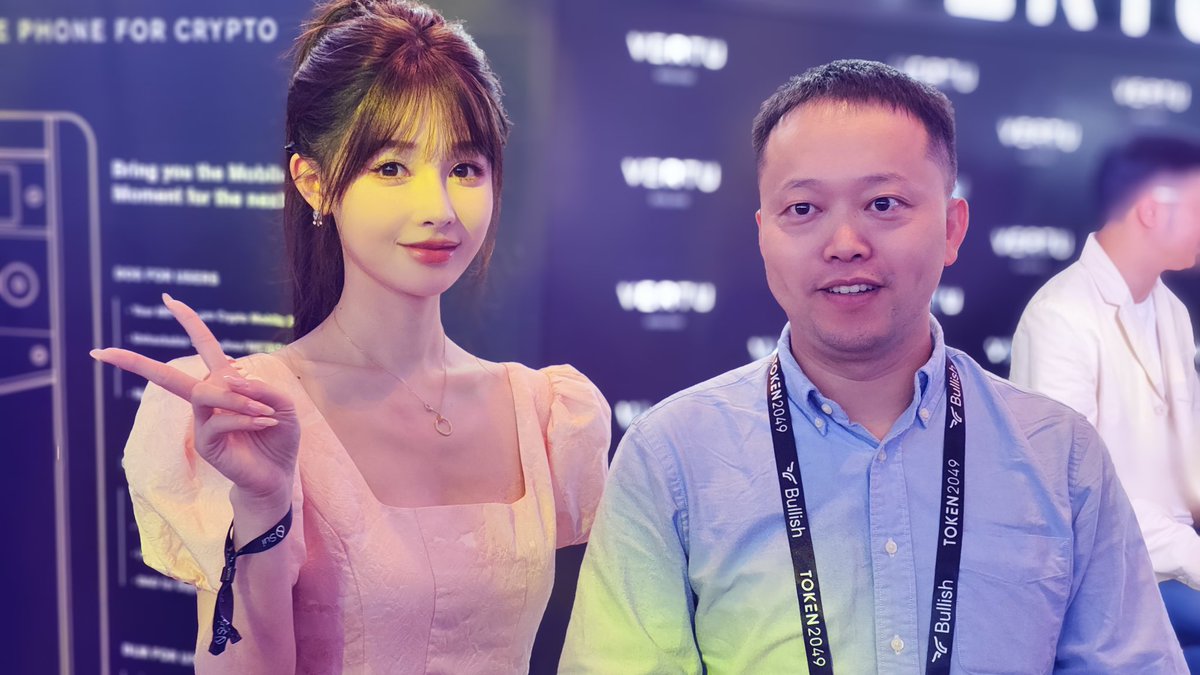 在TOKEN 2049遇见了顶奢Web3手机VERTU 好喜欢！！

那么问题来了 听说VERTU手机最便宜的是3000u一台..那我什么时候才能拥有呢🥺 https://t.co/53JUKI44vj