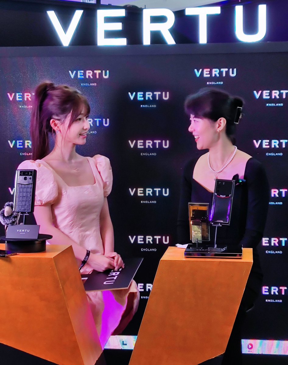 在TOKEN 2049遇见了顶奢Web3手机VERTU 好喜欢！！

那么问题来了 听说VERTU手机最便宜的是3000u一台..那我什么时候才能拥有呢🥺 https://t.co/53JUKI44vj
