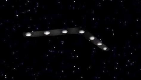 I was in the Lower East Side of Manhattan New York and saw this. No sound. Gliding across the sky, posting incase anyone else saw this UFO. No idea what it was and I don't know much about planes, but it made no sound. This is not the actual picture, just very close to what I saw.