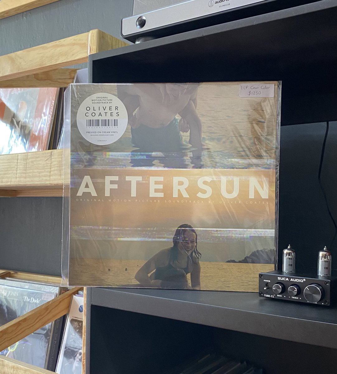 Amigos que saben que tengo una tienda de Vinilos, rifare estos dos discos 25 numeros de 100 pesos cada disco.

Lo recaudado se ira para la donación para la familia de nuestro amigo <a href="/Datagrave/">Chris P. Bacon | 光物 • B1-66ER</a> 

Me ayudan con un RT🙏🏻🙏🏻