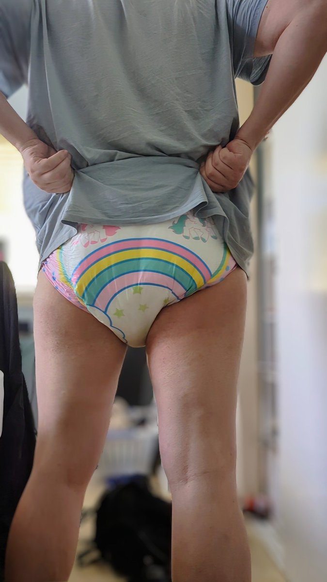 Boring1592's tweet photo. Hehe diapee butt time 🥰  #ABDL https://t.co/sQCR8uLDsD