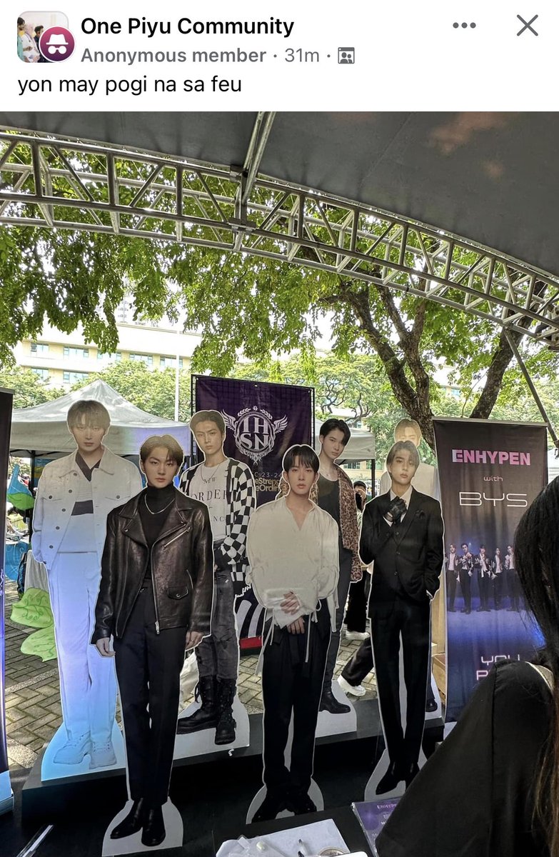 ARIANA WHAT ARE YOU DOING HERE HEHDHSHSHSHSHSS