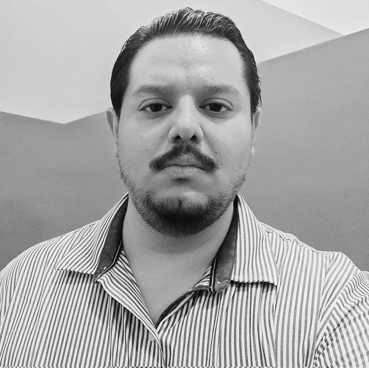 Roberto47136633's tweet photo. #NuevaFotoDePerfil https://t.co/f1ovCdJLTg