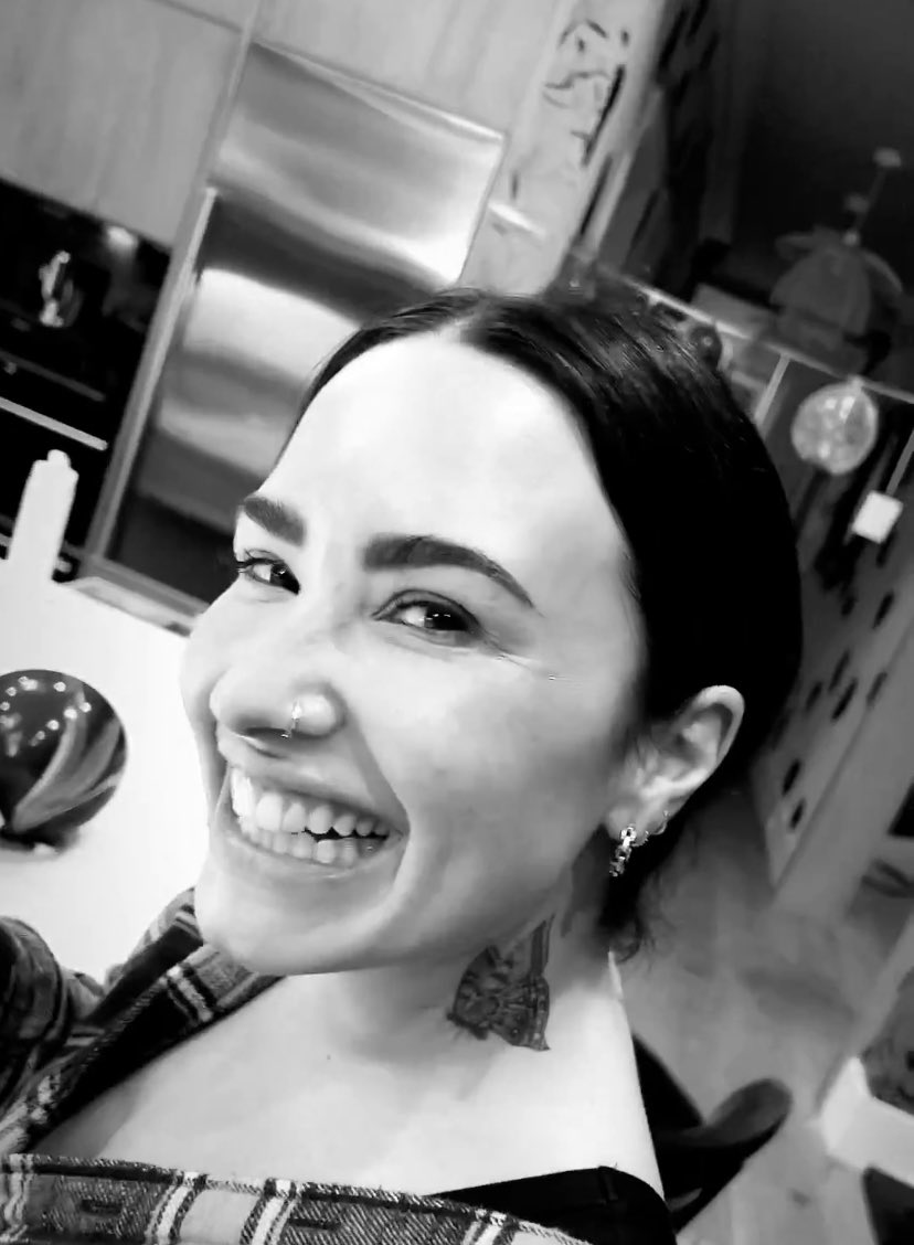 demetralovarow's tweet photo. the happiness looks so good on her🤍! https://t.co/KW4PVbdVwi